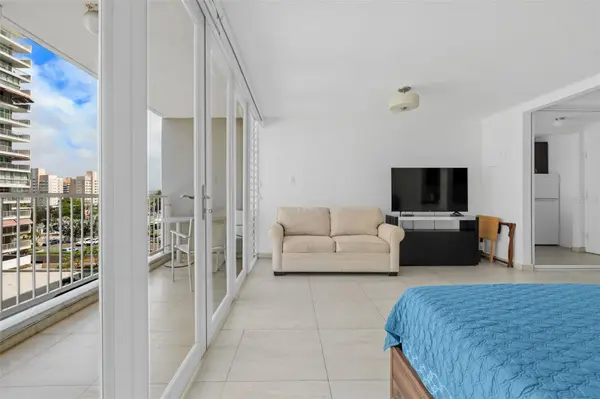 5859 AVE. ISLA VERDE CAROLINA, Carolina, PR 00979