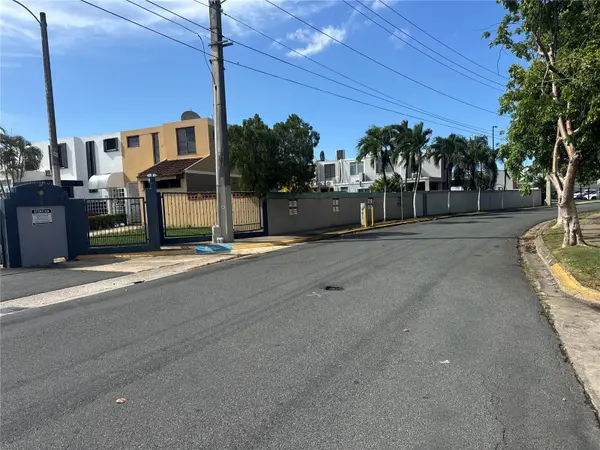1 CALLE CURAÇAO B34, Guaynabo, PR 00969