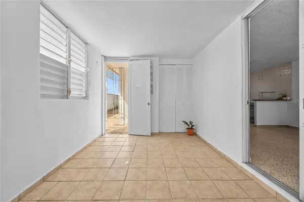 6 NO C49 VALLES DE MANATI, Manati, PR 00674