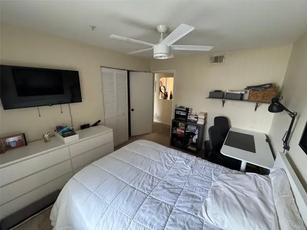 2360 SW ARCHER RD #915, Gainesville, FL 32608