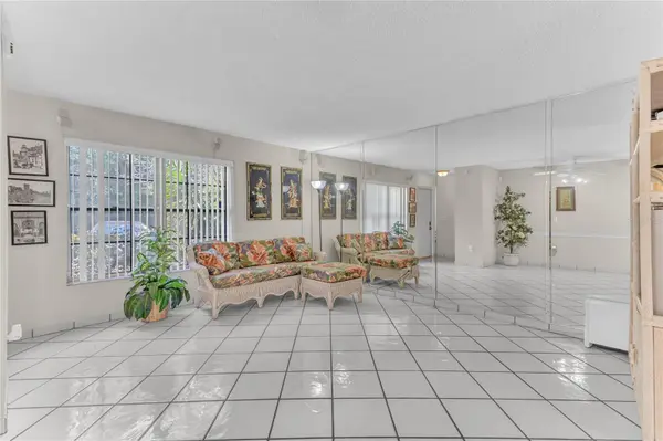 5912 VILLAGE CIR #5912, Orlando, FL 32822