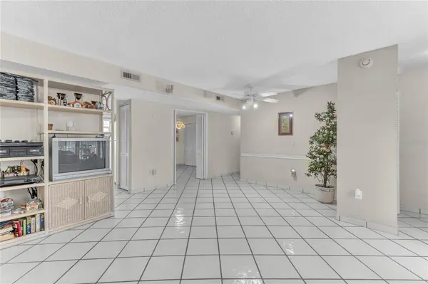5912 VILLAGE CIR #5912, Orlando, FL 32822