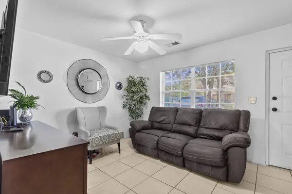 322 CERVANTES DR, Kissimmee, FL 34743