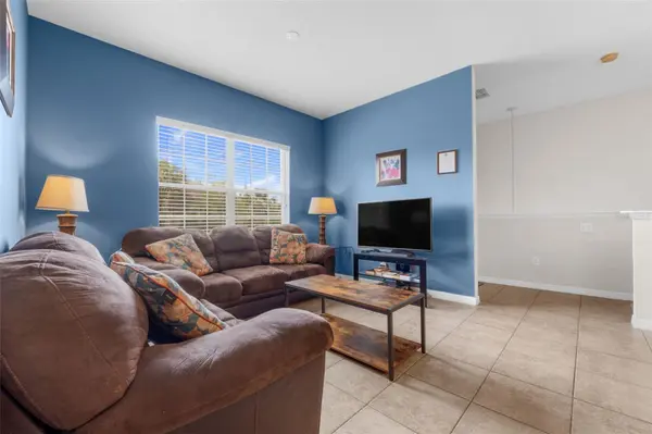 2835 OAKWATER DR #2835, Kissimmee, FL 34747