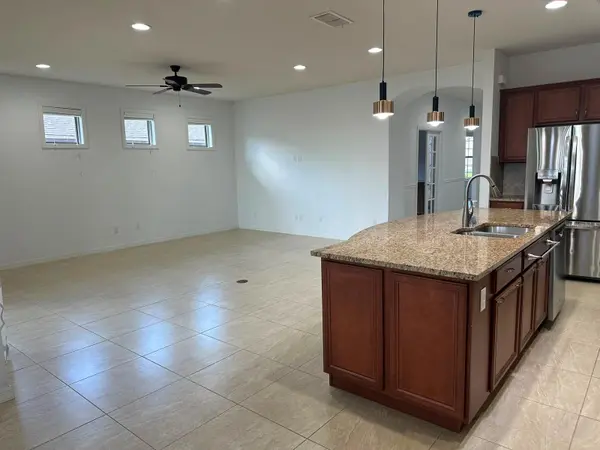 333 NAVARRA LN, Davenport, FL 33837