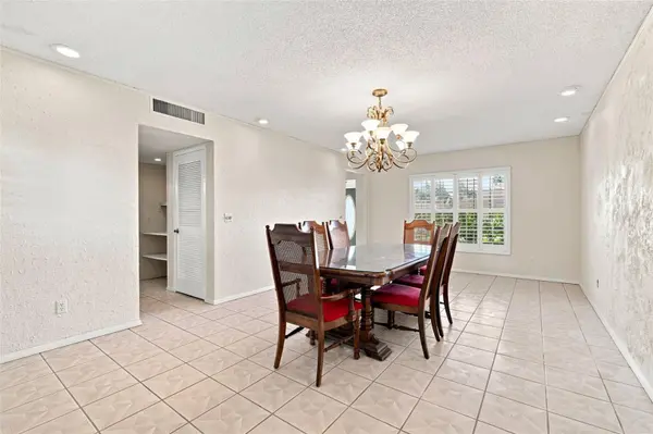 2705 SILVER LAKE AVE, Tampa, FL 33614