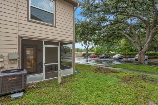 2208 FLETCHERS POINT CIR, Tampa, FL 33613