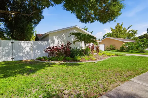 8327 JENNIFER LN, Seminole, FL 33777