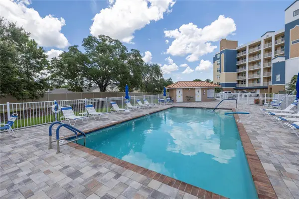 960 STARKEY RD #2202, Largo, FL 33771