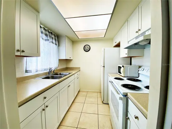 2003 GREENBRIAR BLVD #4, Clearwater, FL 33763