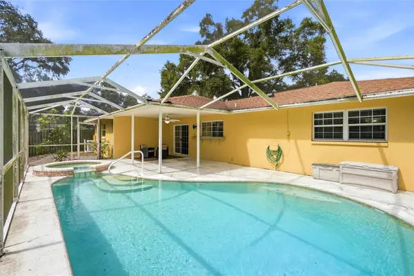 828 WOODLAND DR, Palm Harbor, FL 34683