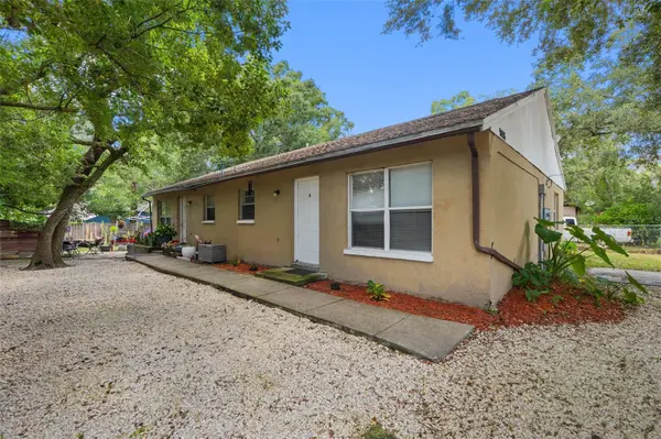 9406 N HARTTS DR, Tampa, FL 33617