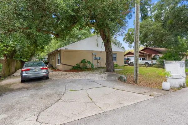 9406 N HARTTS DR, Tampa, FL 33617