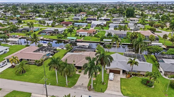 418 AVALON DR, Cape Coral, FL 33904