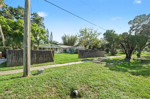 805 W COLLEGE AVE, Ruskin, FL 33570