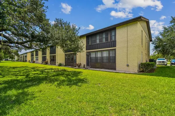 4829 ONYX LN #101, New Port Richey, FL 34652