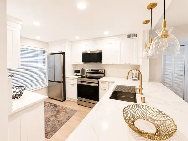 6051 SUN BLVD #111, St Petersburg, FL 33701