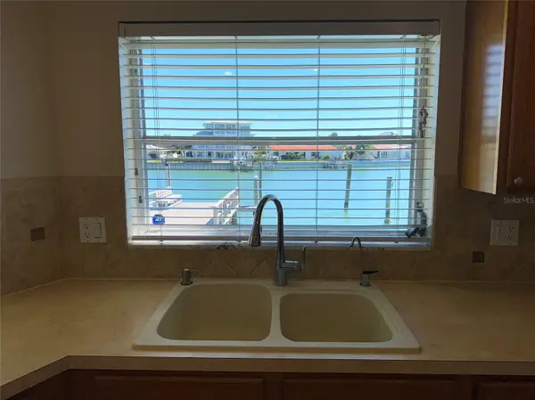 228 HOWARD DR, Belleair Beach, FL 33786