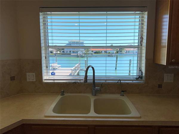 228 HOWARD DR, Belleair Beach, FL 33786