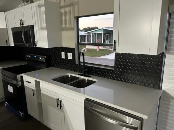 39638 SUNVALLEY DR, Zephyrhills, FL 33542