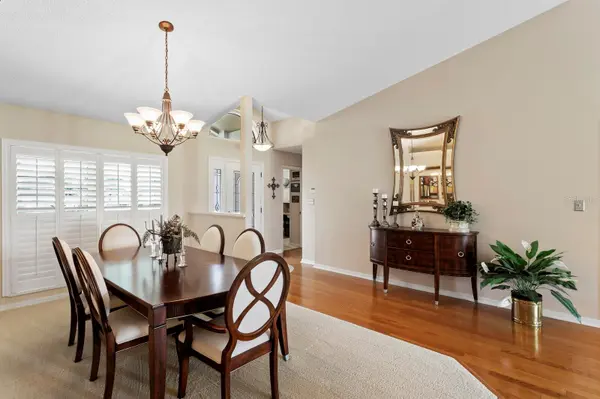 14607 VILLAGE GLEN CIR, Tampa, FL 33618