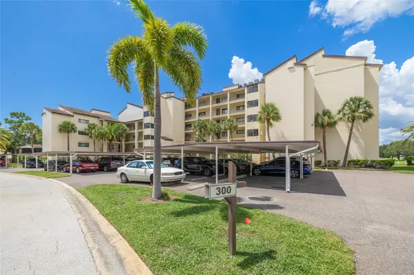 700 STARKEY RD #323, Largo, FL 33771