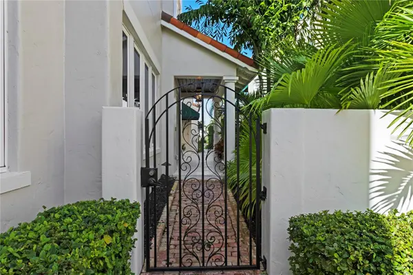 1109 ABBEYS WAY, Tampa, FL 33602