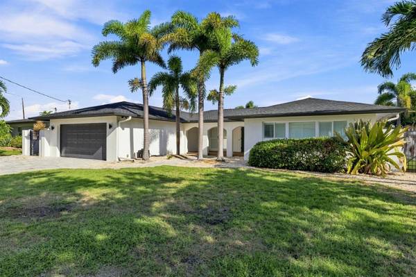 320 PALM IS NE, Clearwater Beach, FL 33767