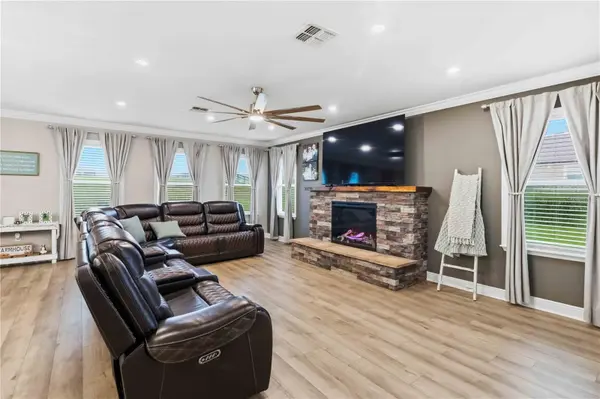 10007 DOLPHIN GULL CIR, Thonotosassa, FL 33592