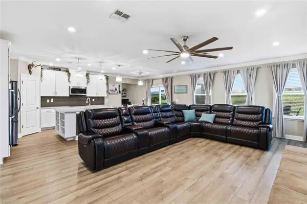 10007 DOLPHIN GULL CIR, Thonotosassa, FL 33592