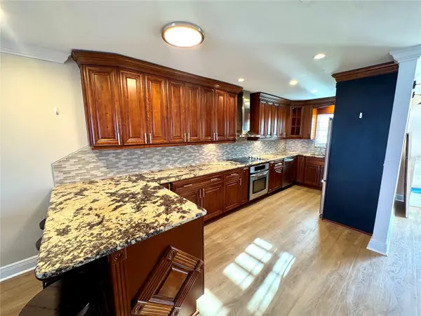 4974 COQUINA KEY DR SE, St Petersburg, FL 33705