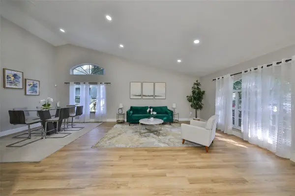 9309 HAMPSHIRE PARK DR, Tampa, FL 33647