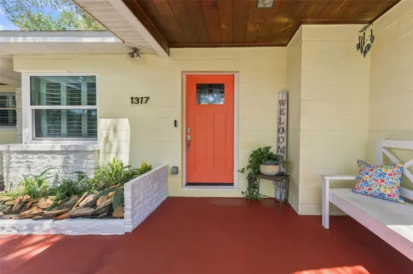 1317 DIVOT LN, Tampa, FL 33612