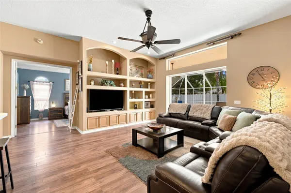 19803 GLAZING GLOBE LN, Lutz, FL 33558