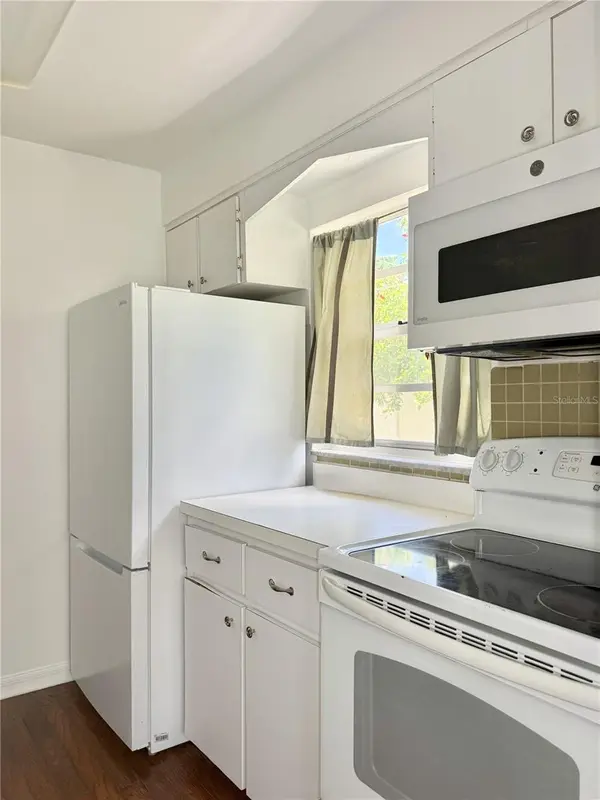 350 79TH AVE N #102, St Petersburg, FL 33702