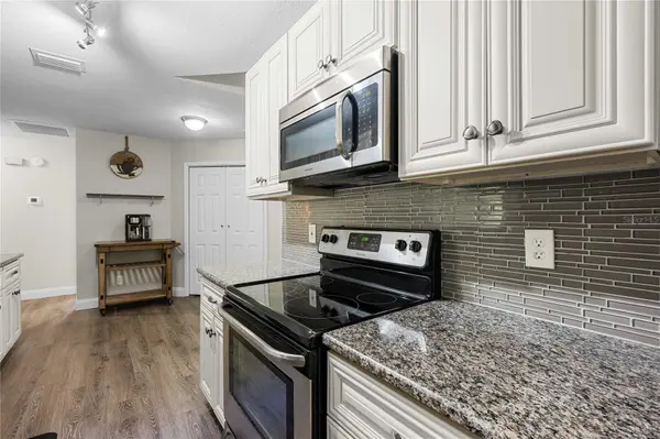 2423 FORREST CREST CIR, Lutz, FL 33549