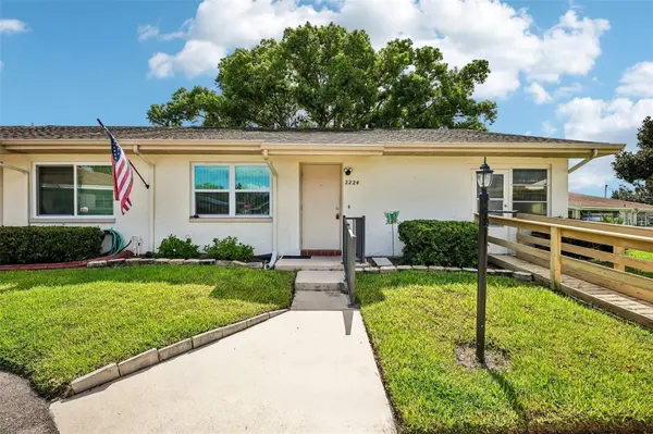 2224 GRENADIER DR, Sun City Center, FL 33573