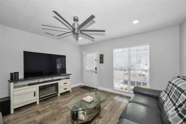 3403 W WYOMING CIR #3403, Tampa, FL 33611