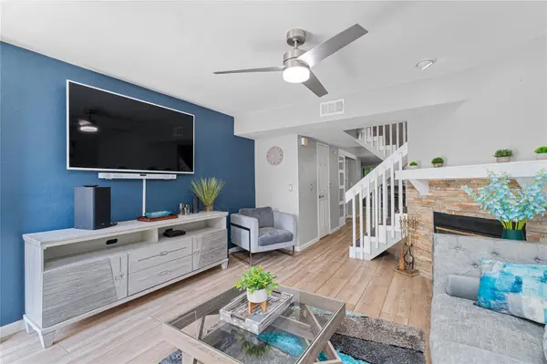 2304 FLETCHERS POINT CIR, Tampa, FL 33613