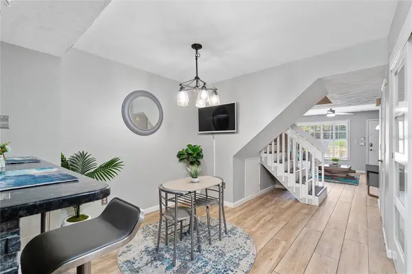 2304 FLETCHERS POINT CIR, Tampa, FL 33613