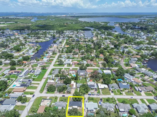 9046 3RD ST N, St Petersburg, FL 33702