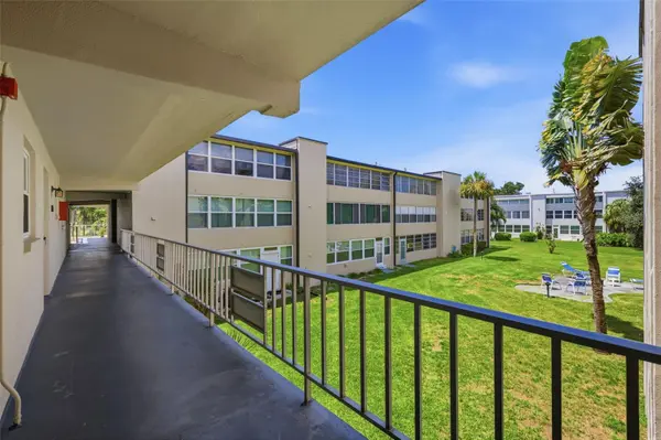 9940 47TH AVE N #216, St Petersburg, FL 33708
