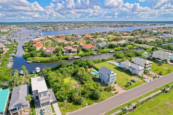 6407 MARBELLA BLVD, Apollo Beach, FL 33572
