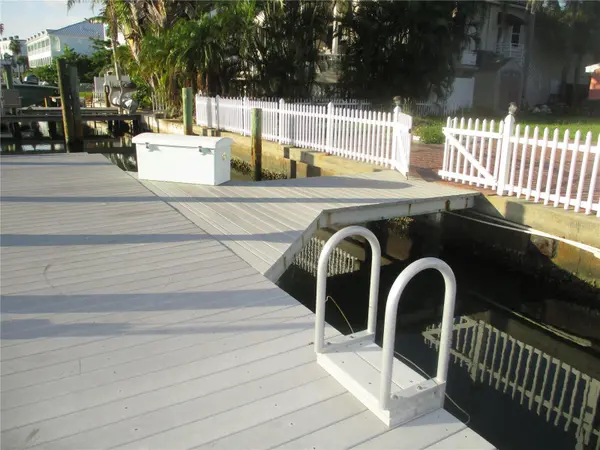 11855 1ST ST E, Treasure Island, FL 33706