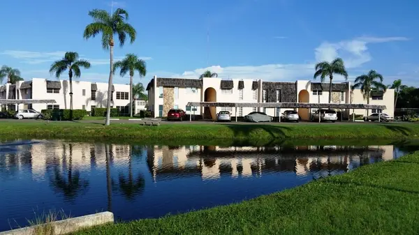 209 FERNWOOD CIR #209, Seminole, FL 33777