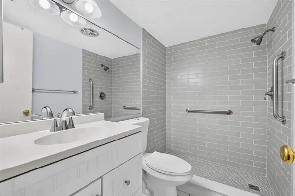 138 36TH AVE N #208 W, St Petersburg, FL 33704