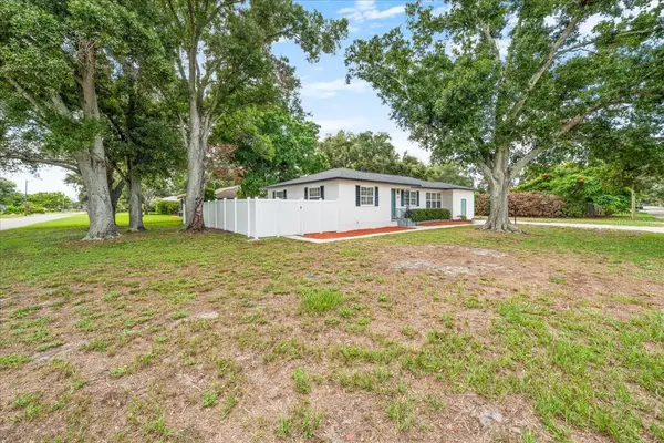 125 61ST ST N, St Petersburg, FL 33710