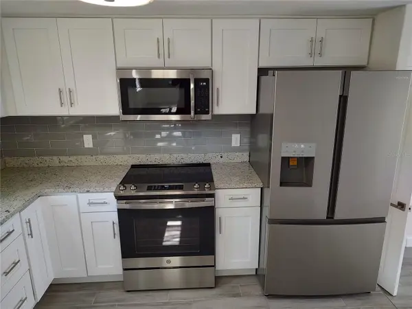 301 MYSTIC LAKE DR N, St Petersburg, FL 33702
