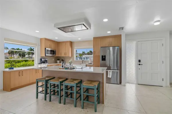 114 8TH ST, Belleair Beach, FL 33786