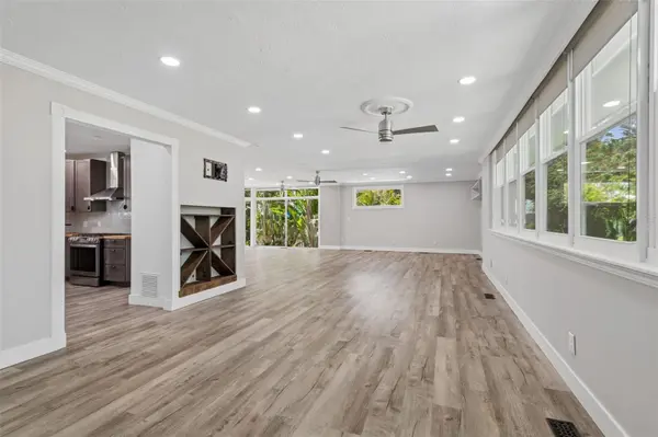 904 BAYSHORE DR, Tarpon Springs, FL 34689
